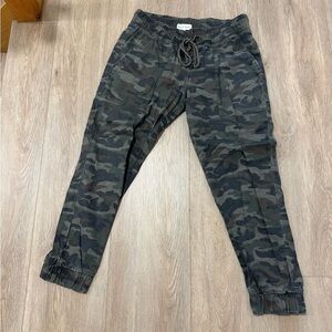 Bella Dahl Green Camouflage Pants